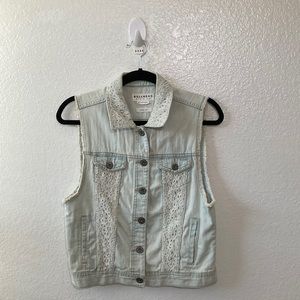 Bullhead denim vest women’s size Large